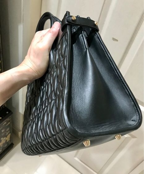 Furla กระเป๋าถือ หนังแกะแท้ ผิวสัมผัสนุ่มมือ สภาพดี รูปที่ 11