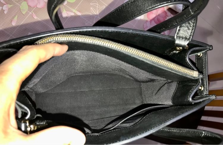 Furla กระเป๋าถือ หนังแกะแท้ ผิวสัมผัสนุ่มมือ สภาพดี รูปที่ 16