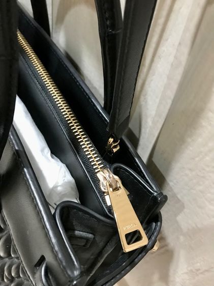 Furla กระเป๋าถือ หนังแกะแท้ ผิวสัมผัสนุ่มมือ สภาพดี รูปที่ 9