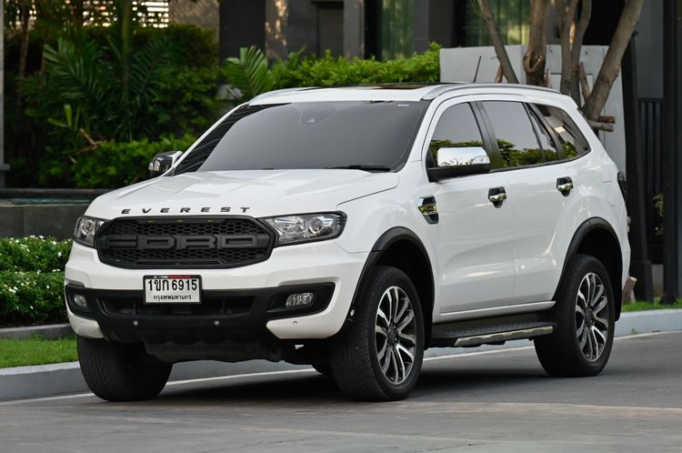 รถ Ford Everest 2.0 Titanium Plus สี ขาว