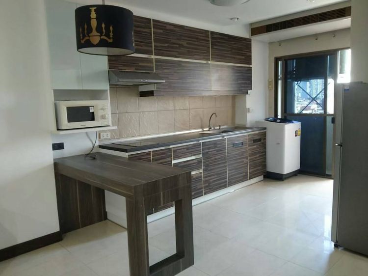 มีอ่างอาบน้ำ sathorn suite สาทร สวีท bts รถไฟฟ้า ช่องนนทรี นราธิวาส สาทร 