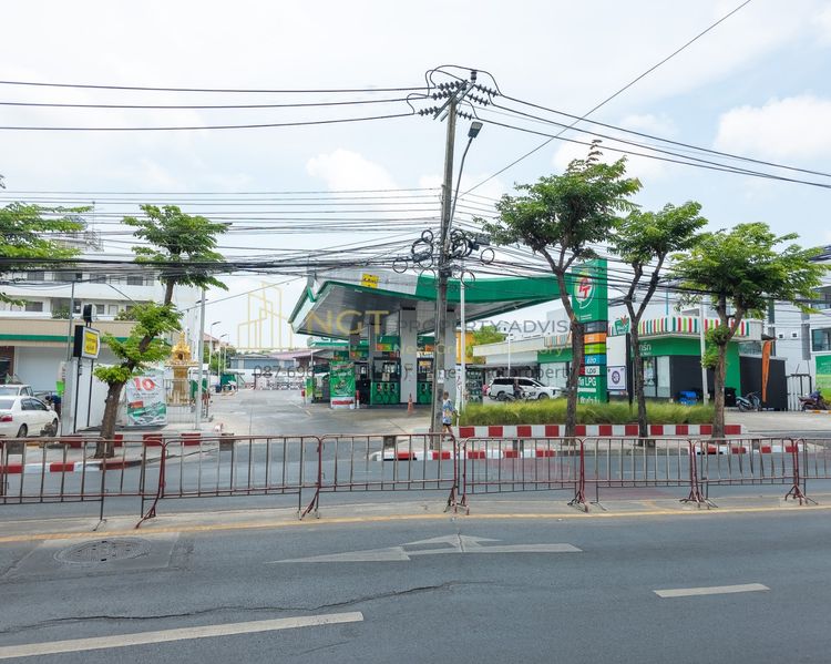 🔥 ขายที่ดินพร้อมผู้เช่า ปั๊มน้ำมัน PT ⛽ ติดถนนประชาอุทิศ รายได้ 2 ล้าน++ ต่อ ปี 💸 สัญญายาวถึงปี 2591 📄 รูปที่ 3