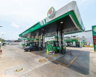 🔥 ขายที่ดินพร้อมผู้เช่า ปั๊มน้ำมัน PT ⛽ ติดถนนประชาอุทิศ รายได้ 2 ล้าน++ ต่อ ปี 💸 สัญญายาวถึงปี 2591 📄