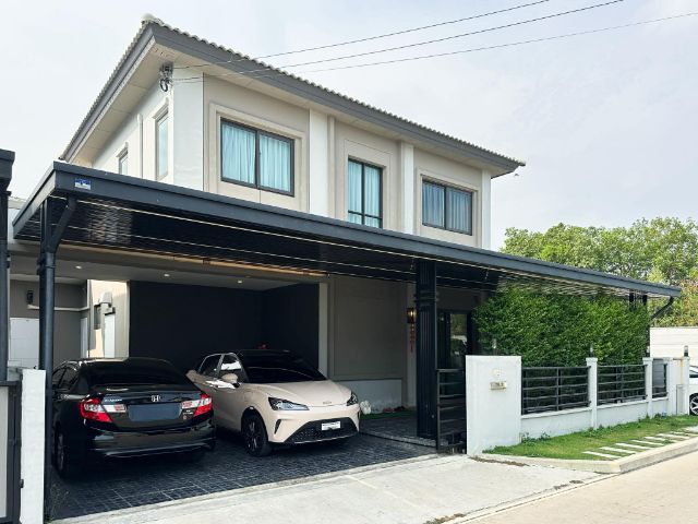 บ้านหรูรามอินทรา วงแหวน ราคา8ล้าน ไม่ขาย ขายแค่ 5.49 ล้าน ยอมขาดทุน 3 ล้าน ต่อเติมไปอีกเป็นล้าน  Grande Pleno RamintraWongwaen
บ้านหลังมุม 