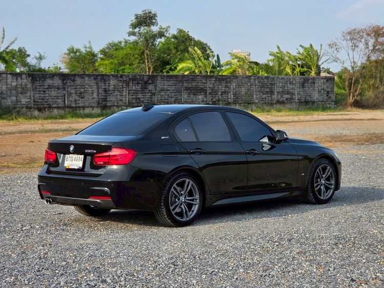 BMW Series 3 2019 330e Sedan ปลั๊กอินไฮบริด (PHEV) ไม่ติดแก๊ส เกียร์อัตโนมัติ ดำ รูปที่ 4