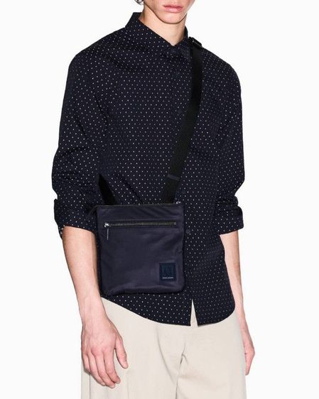 กระเป๋าสะพายข้างผู้ชาย armani exchange ของแท้มือหนึ่ง