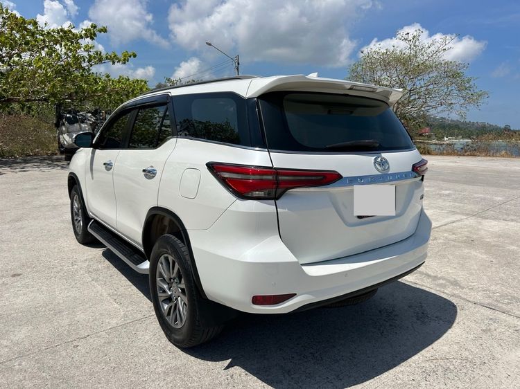 Toyota Fortuner 2022 2.4 V 4WD Utility-car ดีเซล เกียร์อัตโนมัติ ขาว รูปที่ 3