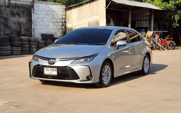 รถ Toyota Altis 1.6 G สี บรอนซ์เงิน
