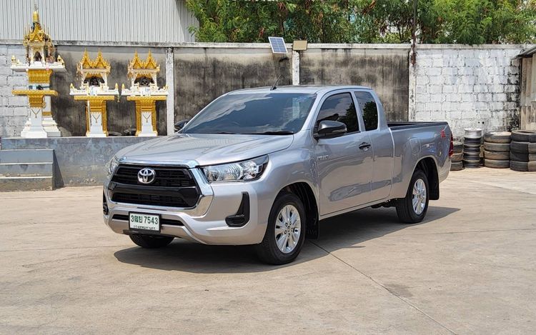 รถ Toyota Hilux Revo Smart Cab 2.4 Entry Z Edition สี บรอนซ์เงิน