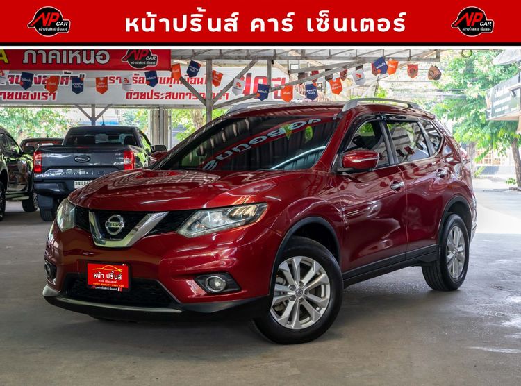 รถ Nissan X-Trail 2.0 V 4WD สี แดง