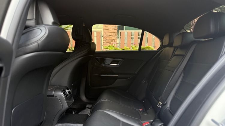 Mercedes-Benz C-Class 2023 C220 Sedan ดีเซล ไม่ติดแก๊ส เกียร์อัตโนมัติ ขาว รูปที่ 4