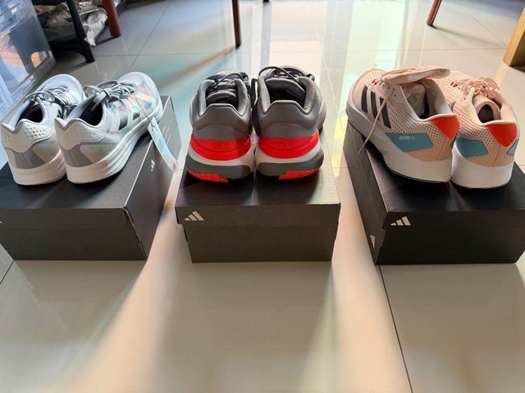 รองเท้าวิ่ง Adidas  3 คู่