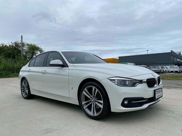 BMW Series 3 2018 330e Sedan ปลั๊กอินไฮบริด (PHEV) ไม่ติดแก๊ส เกียร์อัตโนมัติ ขาว