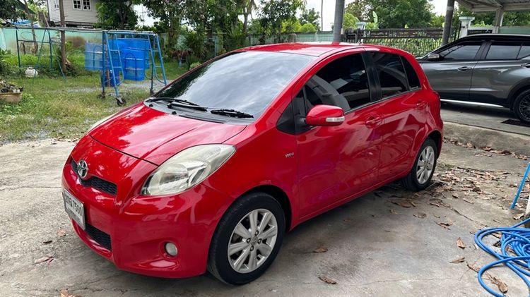 รถ Toyota Yaris 1.5 G สี แดง