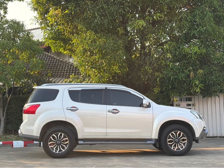 Isuzu MU-X 2017 3.0 Ultimate AT 2WD Utility-car ดีเซล ไม่ติดแก๊ส เกียร์อัตโนมัติ ขาว รูปที่ 4