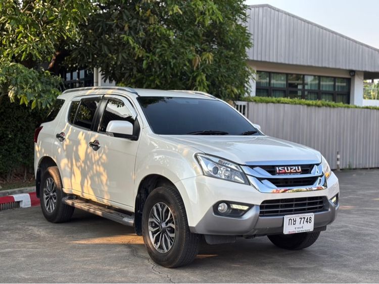 Isuzu MU-X 2017 3.0 Ultimate AT 2WD Utility-car ดีเซล ไม่ติดแก๊ส เกียร์อัตโนมัติ ขาว รูปที่ 2