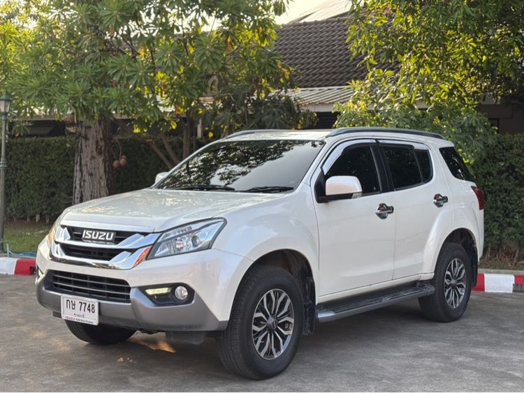 Isuzu MU-X 2017 3.0 Ultimate AT 2WD Utility-car ดีเซล ไม่ติดแก๊ส เกียร์อัตโนมัติ ขาว รูปที่ 3