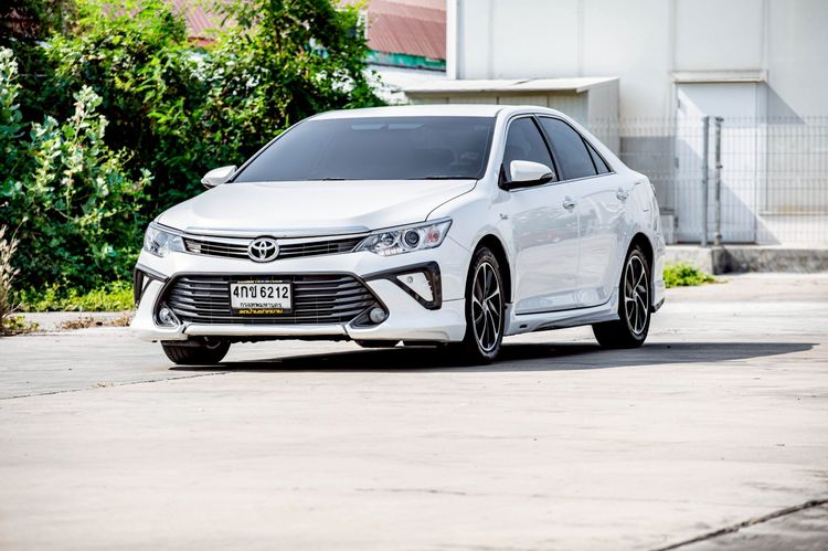 รถ Toyota Camry 2.0 G Extremo สี ขาว