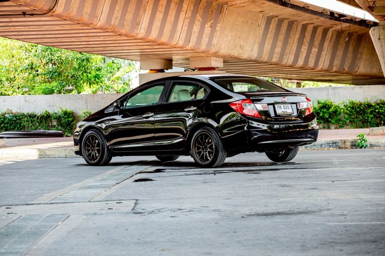 Honda Civic 2015 1.8 ES i-VTEC Sedan เบนซิน เกียร์อัตโนมัติ ดำ รูปที่ 4