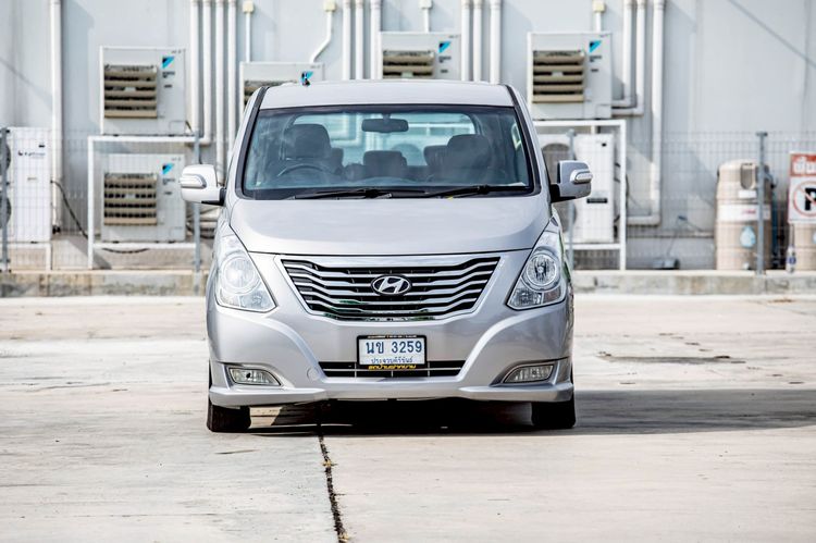 Hyundai H-1 2012 2.5 Deluxe Utility-car ดีเซล เกียร์อัตโนมัติ เทา รูปที่ 2