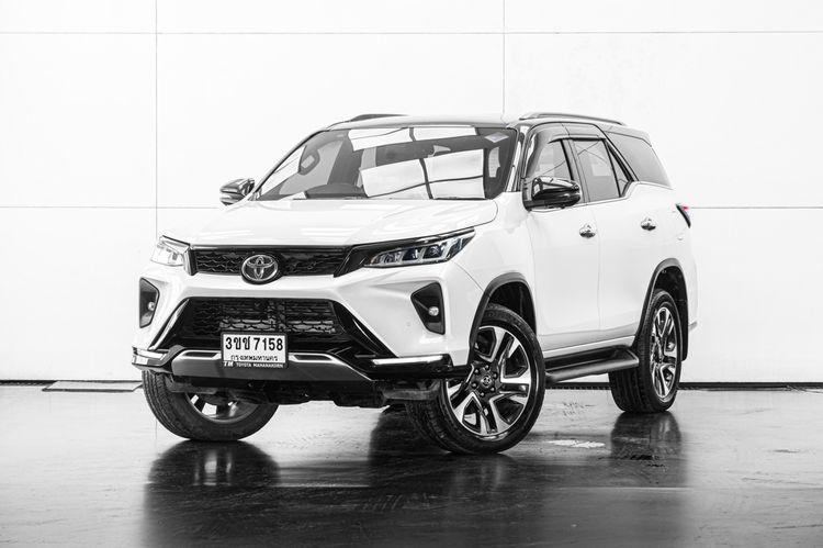 Toyota Fortuner 2022 2.4 Legender Black Top Utility-car ดีเซล ไม่ติดแก๊ส เกียร์อัตโนมัติ ขาว