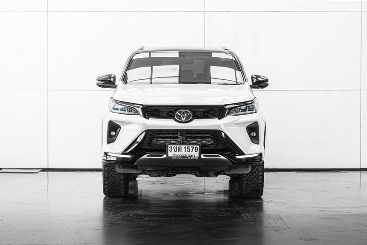 Toyota Fortuner 2022 2.4 Legender Black Top 4WD Utility-car ดีเซล ไม่ติดแก๊ส เกียร์อัตโนมัติ ขาว รูปที่ 3