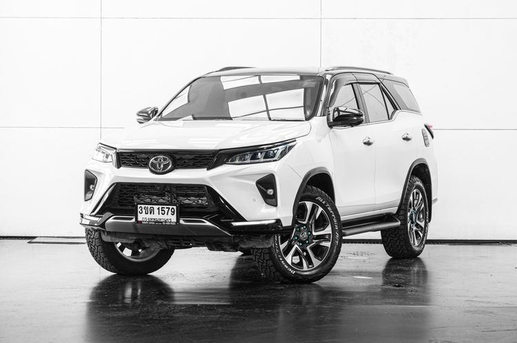 Toyota Fortuner 2022 2.4 Legender Black Top 4WD Utility-car ดีเซล ไม่ติดแก๊ส เกียร์อัตโนมัติ ขาว