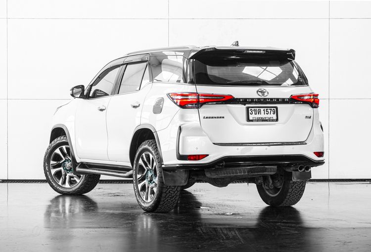 Toyota Fortuner 2022 2.4 Legender Black Top 4WD Utility-car ดีเซล ไม่ติดแก๊ส เกียร์อัตโนมัติ ขาว รูปที่ 4