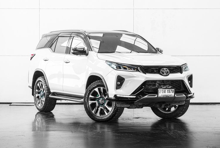 Toyota Fortuner 2022 2.4 Legender Black Top 4WD Utility-car ดีเซล ไม่ติดแก๊ส เกียร์อัตโนมัติ ขาว รูปที่ 2