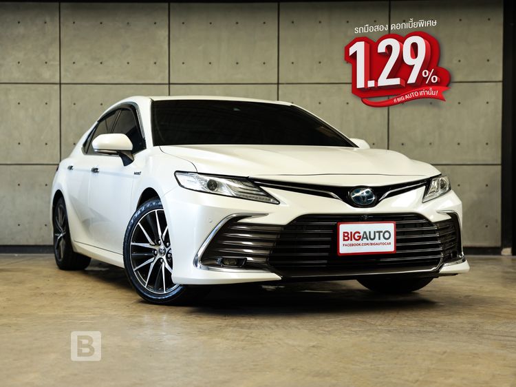 Toyota Camry 2022 2.5 HEV Premium Luxury Sedan ไฮบริด ไม่ติดแก๊ส เกียร์อัตโนมัติ ขาว