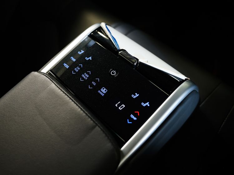 Toyota Camry 2022 2.5 HEV Premium Luxury Sedan ไฮบริด ไม่ติดแก๊ส เกียร์อัตโนมัติ ขาว รูปที่ 3