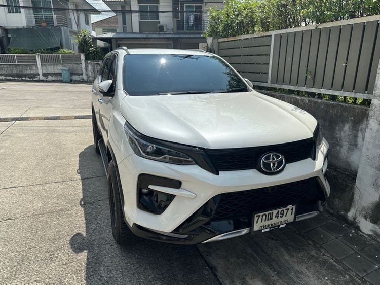 Toyota Fortuner 2018 2.4 V Utility-car ดีเซล ไม่ติดแก๊ส เกียร์อัตโนมัติ ขาว