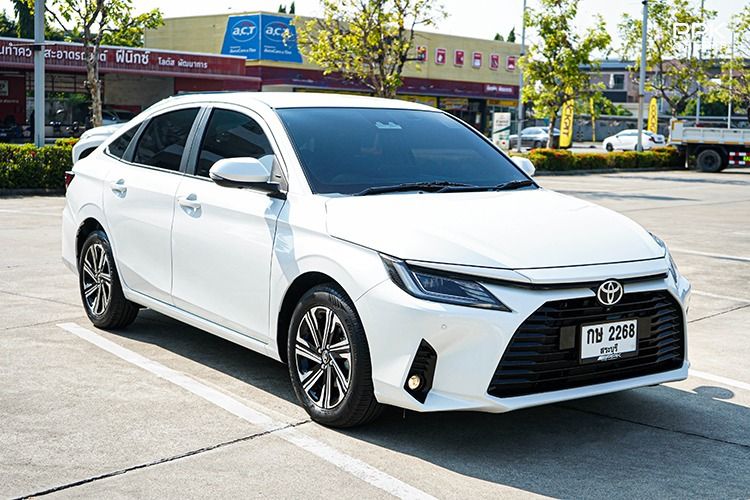 Toyota Yaris ATIV 2023 1.2 Premium Sedan เบนซิน ไม่ติดแก๊ส เกียร์อัตโนมัติ ขาว รูปที่ 3