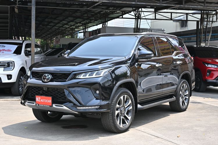 Toyota Fortuner 2023 2.8 Legender 4WD Utility-car ดีเซล ไม่ติดแก๊ส เกียร์อัตโนมัติ ดำ