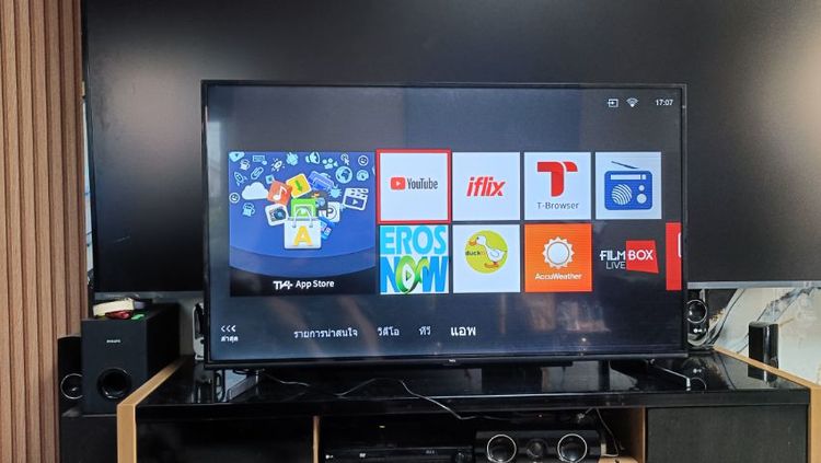 TCL Smart TV 55 นิ้ว 4K HDR(10) อุปกรณ์ครบสีสด มีตำหนินิดหน่อยอ่านรายละเอียดก่อน
เชื่อมต่อ wifi ดู YouTube Netflix 