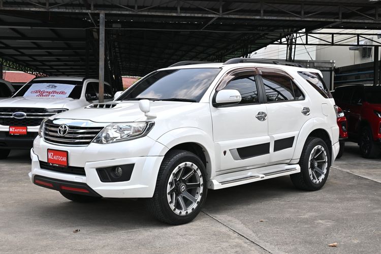 Toyota Fortuner 2012 3.0 V Utility-car ดีเซล ไม่ติดแก๊ส เกียร์อัตโนมัติ ขาว