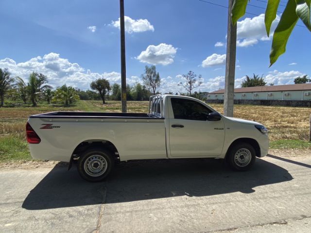 รถ Toyota Hilux Revo 2.4 Entry สี ขาว