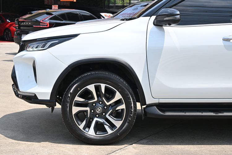 Toyota Fortuner 2020 2.4 LEGENDER 4WD AT Utility-car ดีเซล ไม่ติดแก๊ส เกียร์อัตโนมัติ ขาว รูปที่ 3