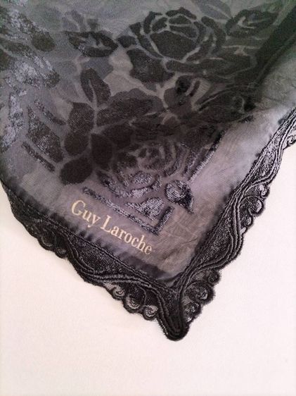 ลูกไม้ Guy Laroche งานสวยมาก