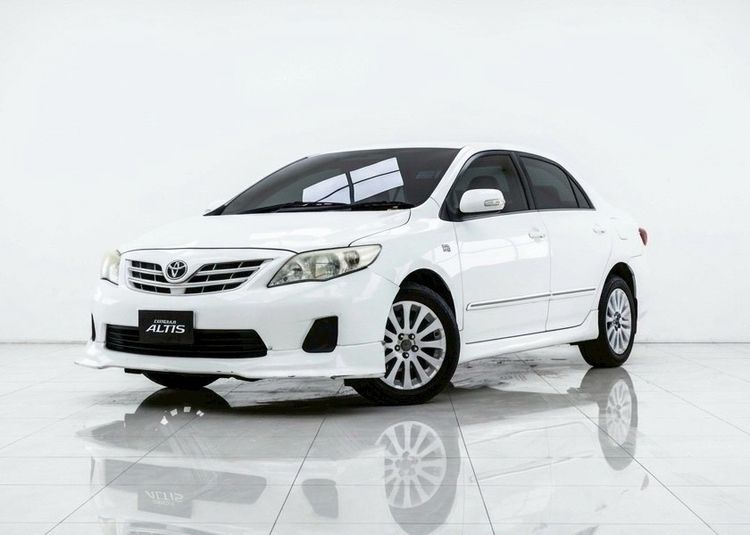 รถ Toyota Altis 1.8 E สี ขาว