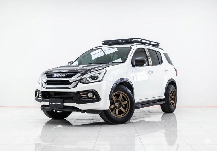 รถ Isuzu MU-X 3.0 The Onyx สี ขาว