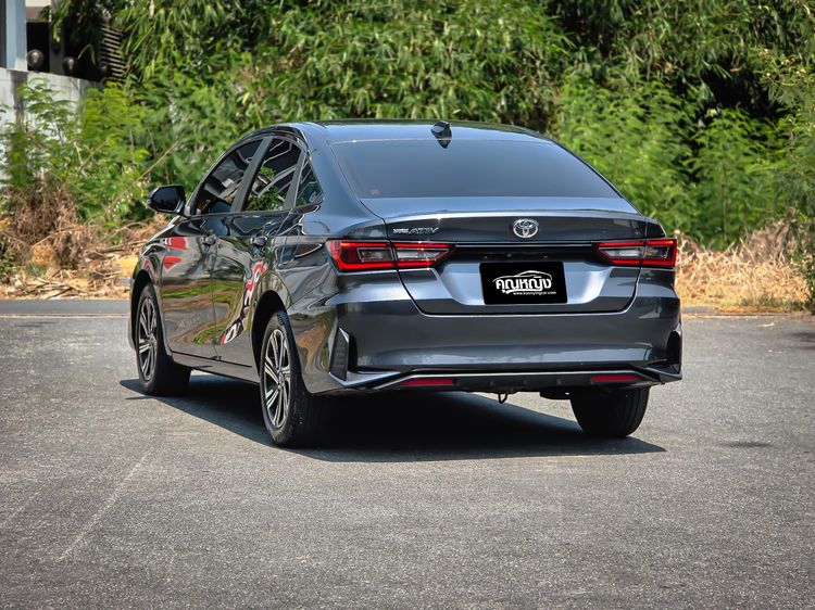 Toyota Yaris ATIV 2022 1.2 Smart Sedan เบนซิน ไม่ติดแก๊ส เกียร์อัตโนมัติ เทา รูปที่ 2
