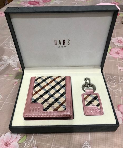 ลดราคา Daks กระเป๋าเงิน สีชมพู สภาพดีมาก