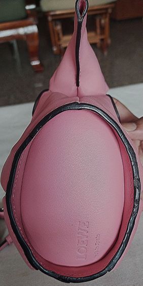 Loewe Elephant Mini Bag Pink  รูปที่ 6
