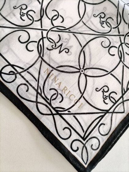 NINA RICCI ผืนใหญ่ลายสวย