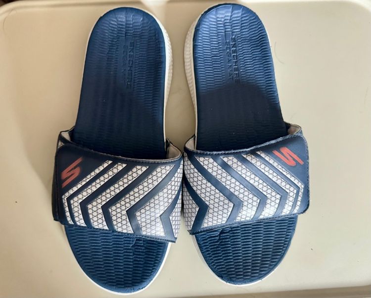Sketchers Ultra-light Slipper Size 10 in Blue Adjustable Arch 