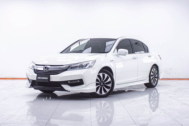 รถ Honda Accord 2.0 Hybrid สี ขาว