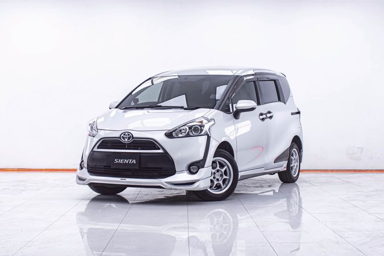 Toyota Sienta 2017 1.5 G Utility-car เบนซิน ไม่ติดแก๊ส เกียร์อัตโนมัติ เทา
