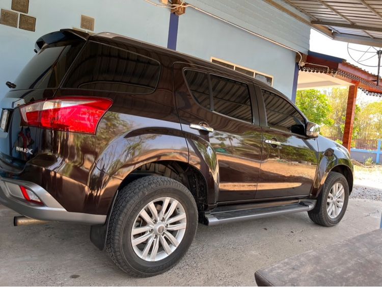 รถ Isuzu MU-X 1.9 สี น้ำตาล