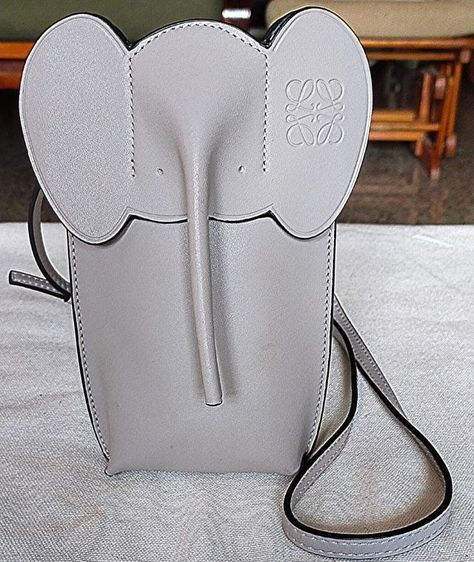หญิง อื่นๆ หนังแท้ Loewe Leather Elephant Pocket Cross body Bag 